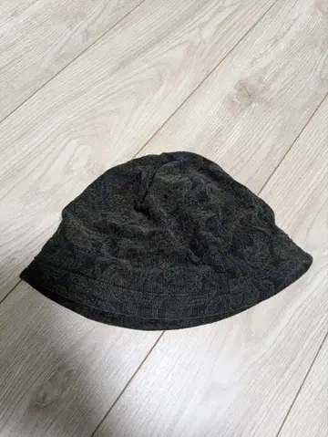 레밀라 다렐콜햇 (의욕 없는 튤립햇)