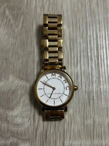 MARC JACOBS 골드 아날로그 시계