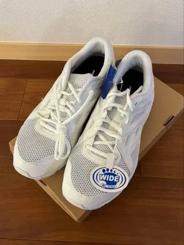 미즈노 스니커즈 맥시마이저 25.5 와이드 화이트