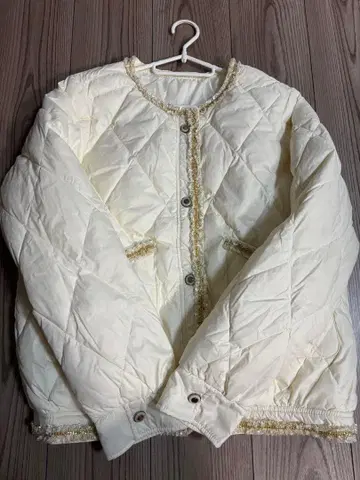 아이보리 퀼팅 다운 자켓