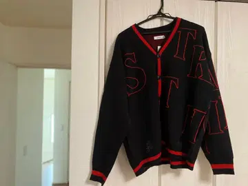 블랙/레드 가디건 대문자 로고