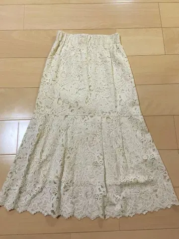 Tiara 아이보리 레이스 플레어 스커트