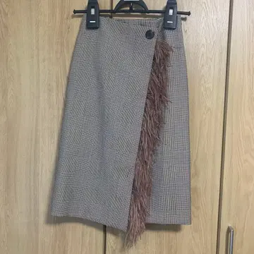 체크 무늬 프린지 스커트