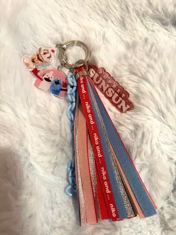 퍼펫 스 콜라보 컬러 테이프 참 nikoand