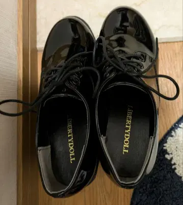 리버티 인형 블랙 레이스업 슈즈