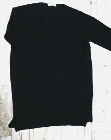 블랙 V넥 니트 스웨터 긴팔 심플