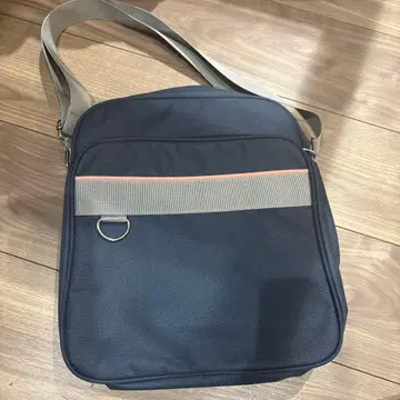네이비 숄더백