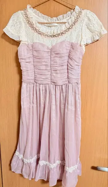 axes femme 고져스 비쥬 부착 원피스 핑크