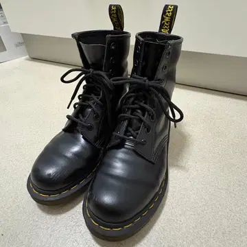 닥터마틴 8홀 부츠 UK5 (24cm)