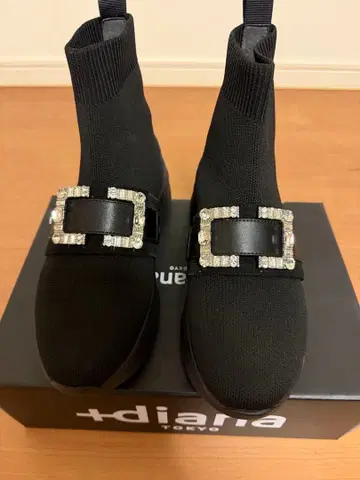 diana 블랙 스톤 버클 니트 부츠