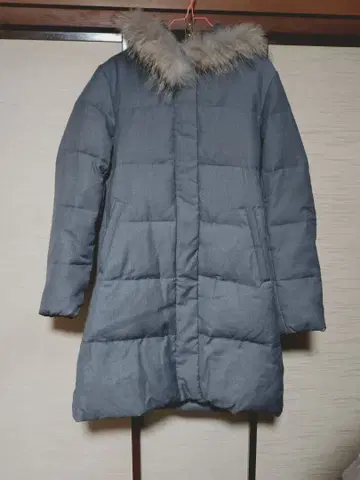 후드 부착 그레이 롱 다운 자켓