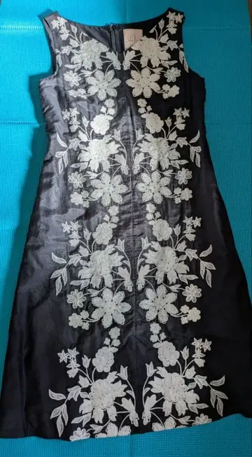 시빌라 자수 원피스