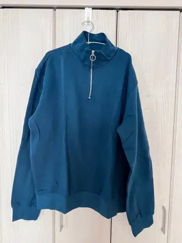 [ 새상품 ] 버쉬카 다크 블루 하이넥 트레이닝복