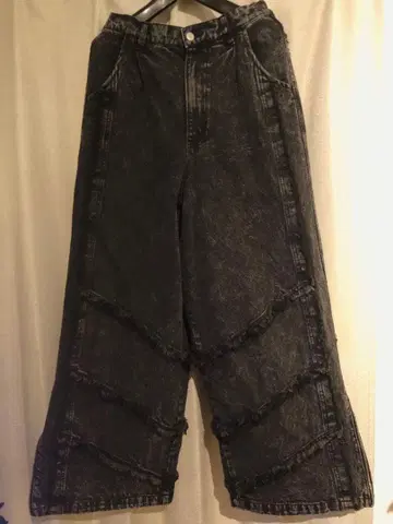 cussil/쿠실 루즈 실루엣 프린지 사이드 지퍼 디자인 데님 블랙