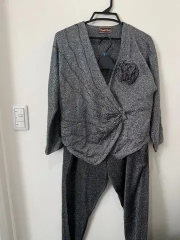 Toyoko Saito 그레이 셋업