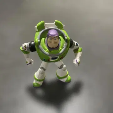 버즈 라이트이어 액션 피규어