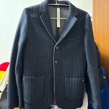 다크 그레이 스트라이프 테일러드 자켓