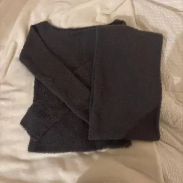 다크 그레이 긴팔 니트