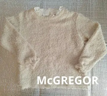 프릴 달린 크림색 니트 긴팔