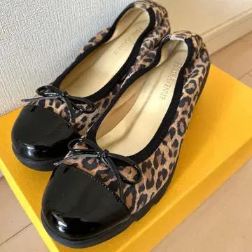 새상품급 힐즈아베뉴 레오파드 무늬 발레 슈즈