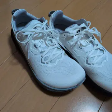 ALTRA FWD VAI 화이트/블랙 스니커즈