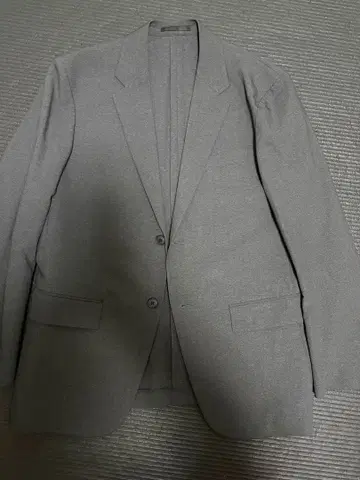 유니클로 감동 자켓 M 사이즈 다크 그레이