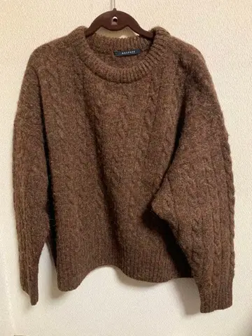 MACPHEE 브라운 케이블 짜임 스웨터