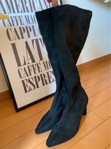 블랙 스웨이드 오버니 부츠