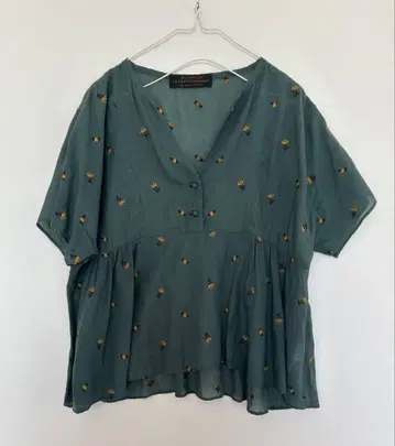 마린프랑세즈 자수 플레어 개더 블라우스