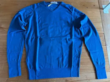 유니폼 익스페리먼트 존스메들리 브이넥 니트