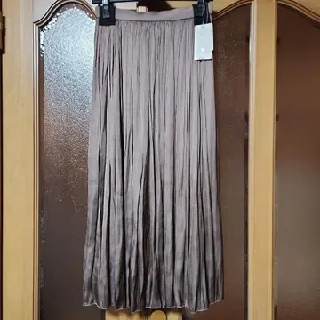 [ 미사용 새상품 ] 내추럴 뷰티 베이직 새틴 개더 스커트 모카