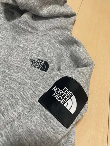 THE NORTH FACE 후드 부착 그레이 맨투맨