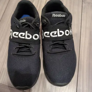 Reebok 블랙 스니커즈 메쉬