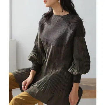 새상품 Bou Jeloud 플리츠 절개 라운드 니트 풀오버