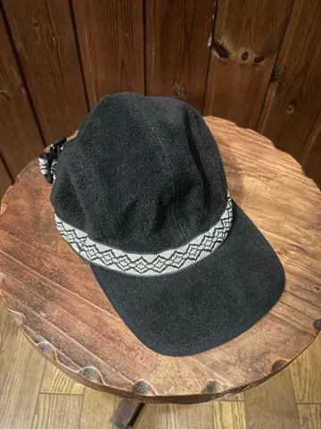 KAVU 블랙 플리스 캡