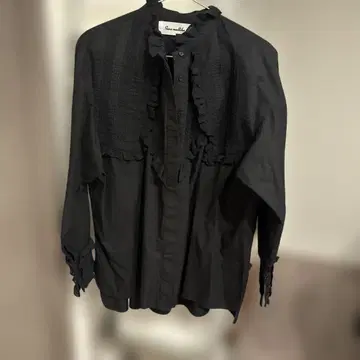 Sara mallika 블랙 프릴 긴팔 셔츠