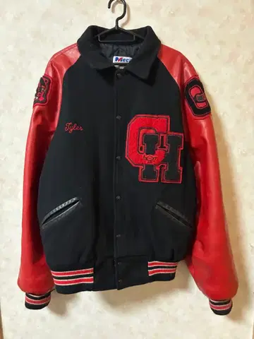 바시티 자켓 블랙/빨간색 자수 로고 포함