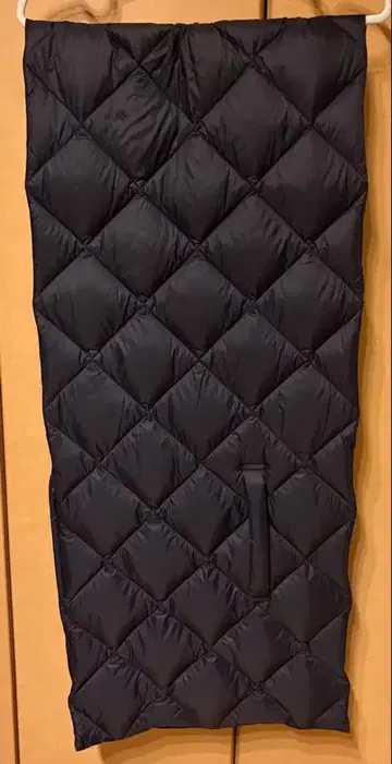 [ 새상품: TAION 퀼팅 나일론 머플러 네이비 ]