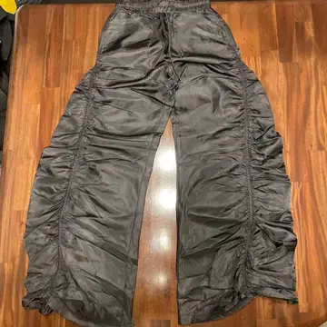 블랙 개더 와이드 팬츠