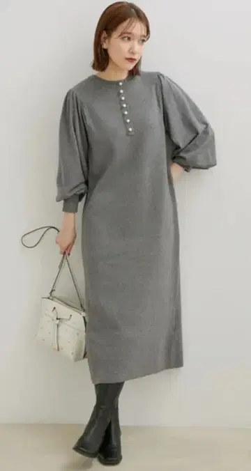 [ 새상품급 ] 그레이 펄 버튼 퍼프 슬리브 니트 원피스 VIS