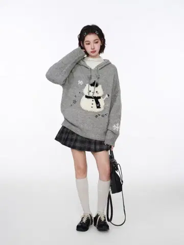 후드 부착 겨울 외출에 딱 맞는 니트 스웨터