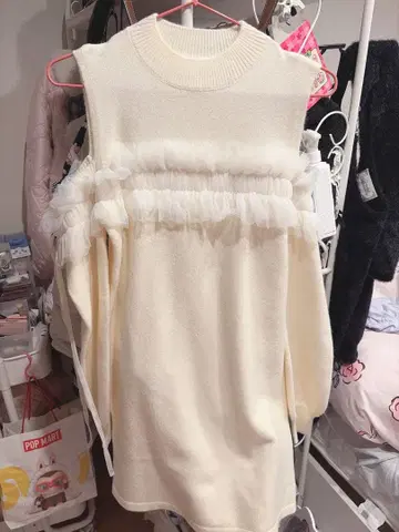 michell Macaron 튤 프릴 오프숄더 니트