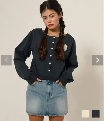 와펜 장식 오프숄더 맨투맨 TINA: JOJUN