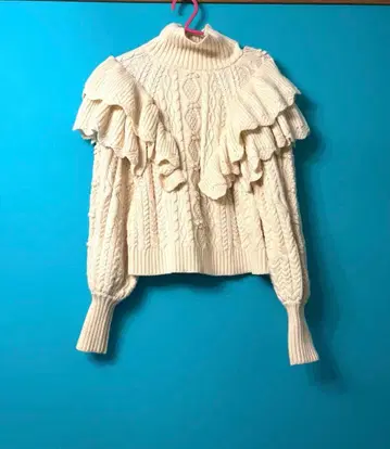 ZARA 프릴 장식 아이보리 터틀넥 니트 프릴 니트 아이보리