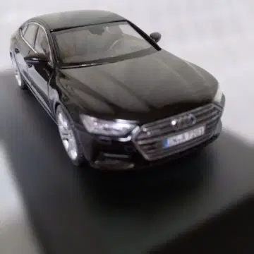 아우디 A7 미니카 1/43 블랙