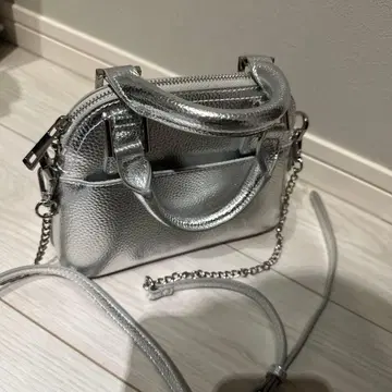 실버 합성 피혁 숄더백