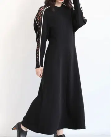 mame kurogouchi 꽃무늬 자수 원피스