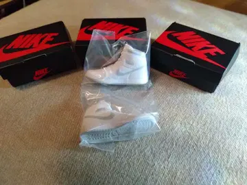 나이키 미니어처 스니커즈 메탈릭 그레이