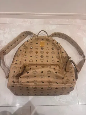 MCM 베이지 로고 백팩