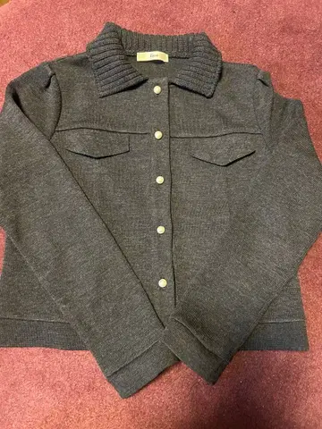 그레이 버튼 포함 테일러드 자켓